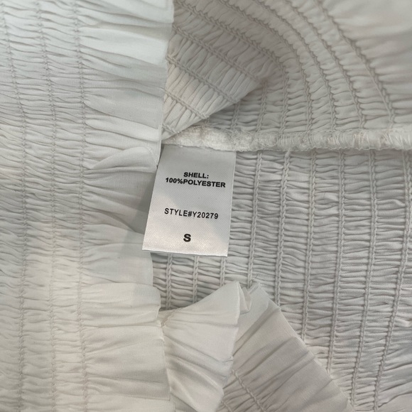 Do+BE White V-Neck Blouse with Ballon Sleeves with a feminine trim. Small NWT - Picture 7 of 9